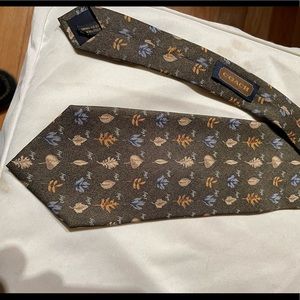 Coach Classic Fall Pattern Neck Tie Worn Once for Pre-Trial Hearing